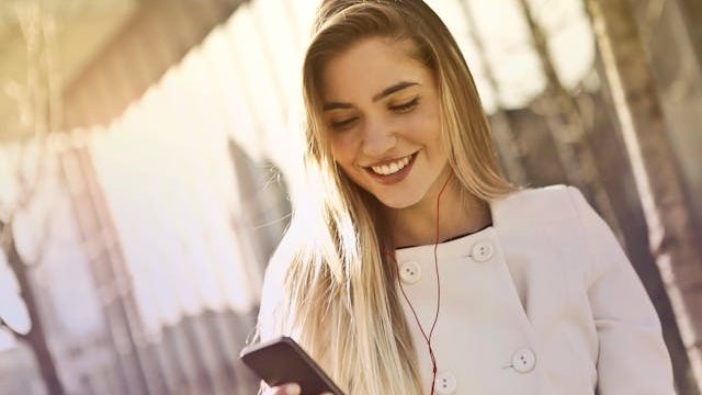 Best Mobile Banking Apps for ESL Teachers Abroad